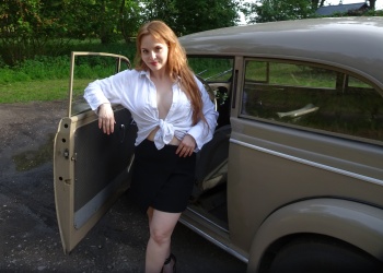 Martha driving the 1940 Opel dsc01844
